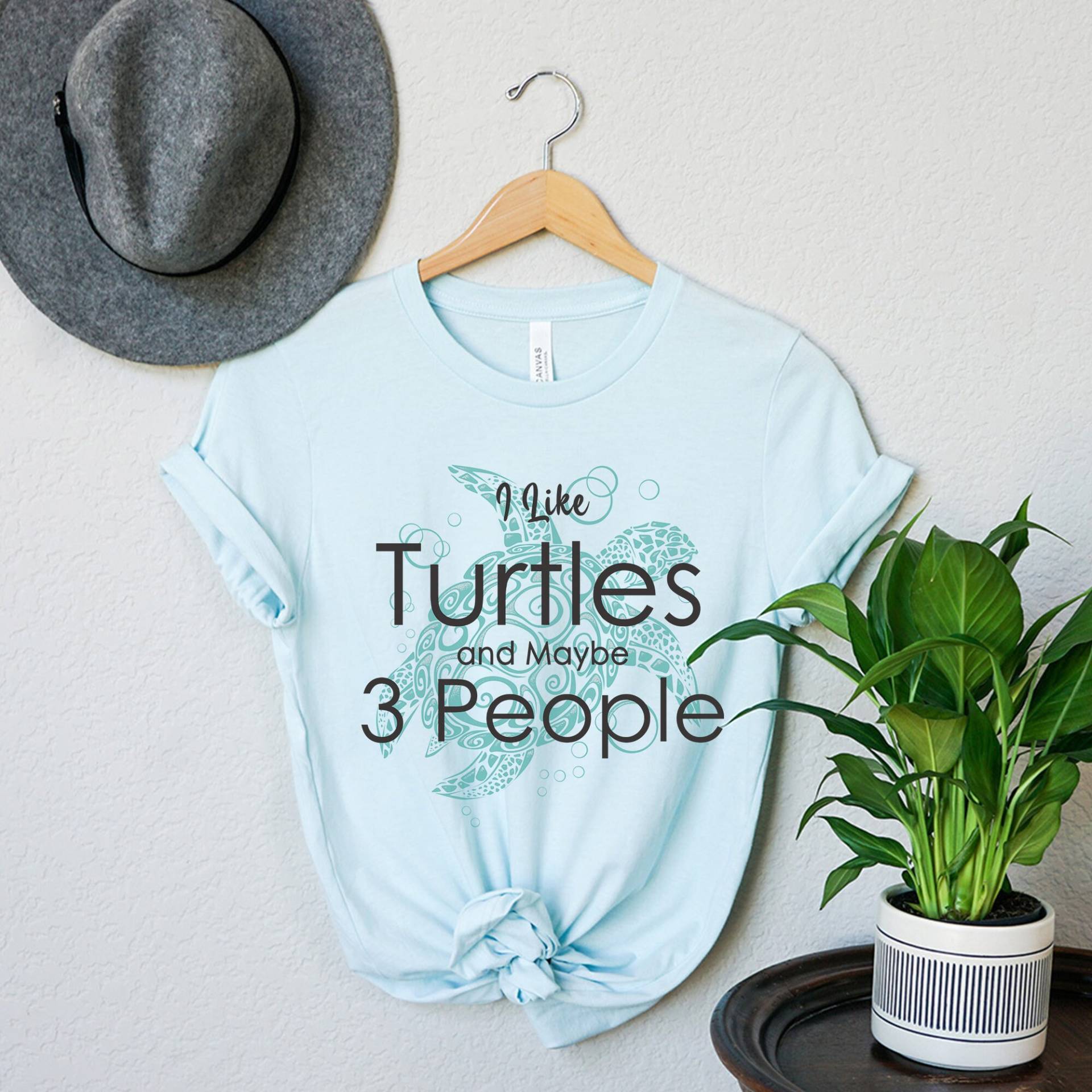 I Like Turtles & Maybe 3 People Shirt, Sea Turtle Lover T-Shirts, Save The Beach Sweatshirt von APComfortPrints