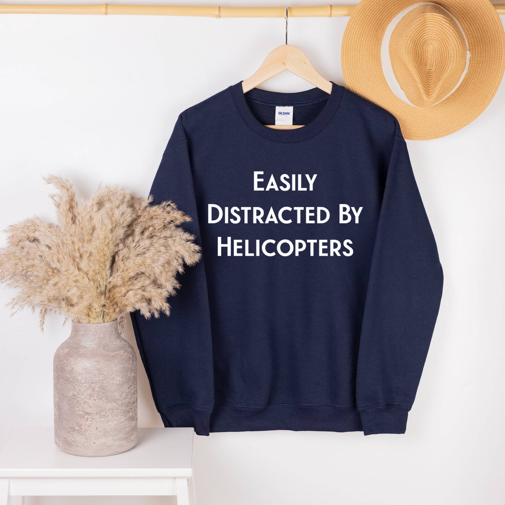 Leicht Abgelenkt Durch Hubschrauber Sweatshirt, Pullover, Pilot Shirt, Liebhaber, Geschenk von APComfortPrints