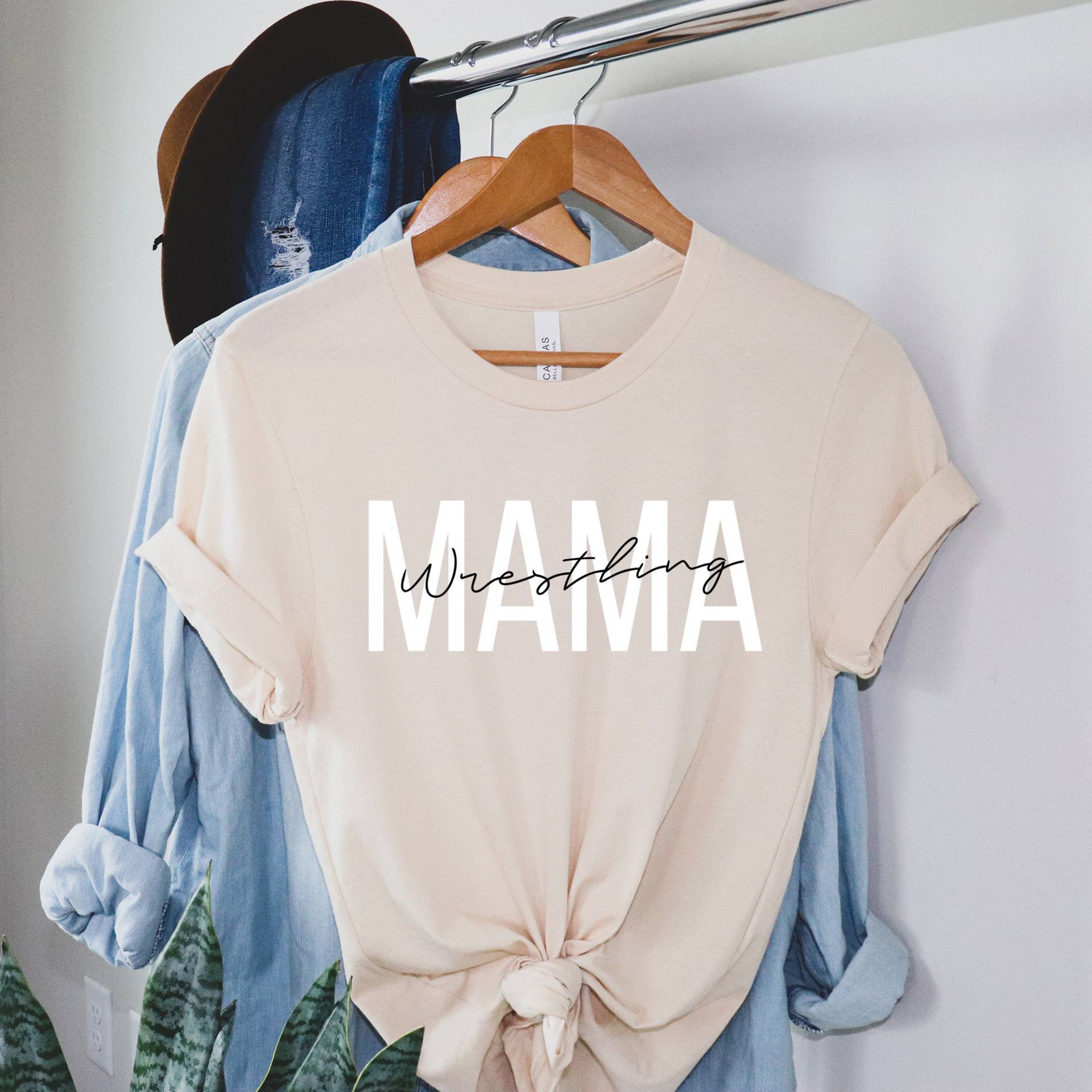 Wrestling Mama Shirt, Mom T-Shirt, Sport Game Day Geschenk Für Sweatshirt von APComfortPrints