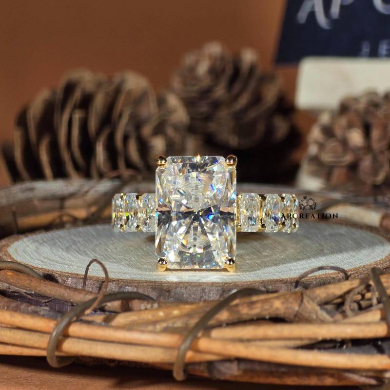 5Ct Strahlender Schnitt Versteckter Halo Volle Ewigkeit Moissanite Verlobungsring, Ehering Im Smaragdschliff, 14 Karat Gelb/Weiß Roségoldener von APCreationDE