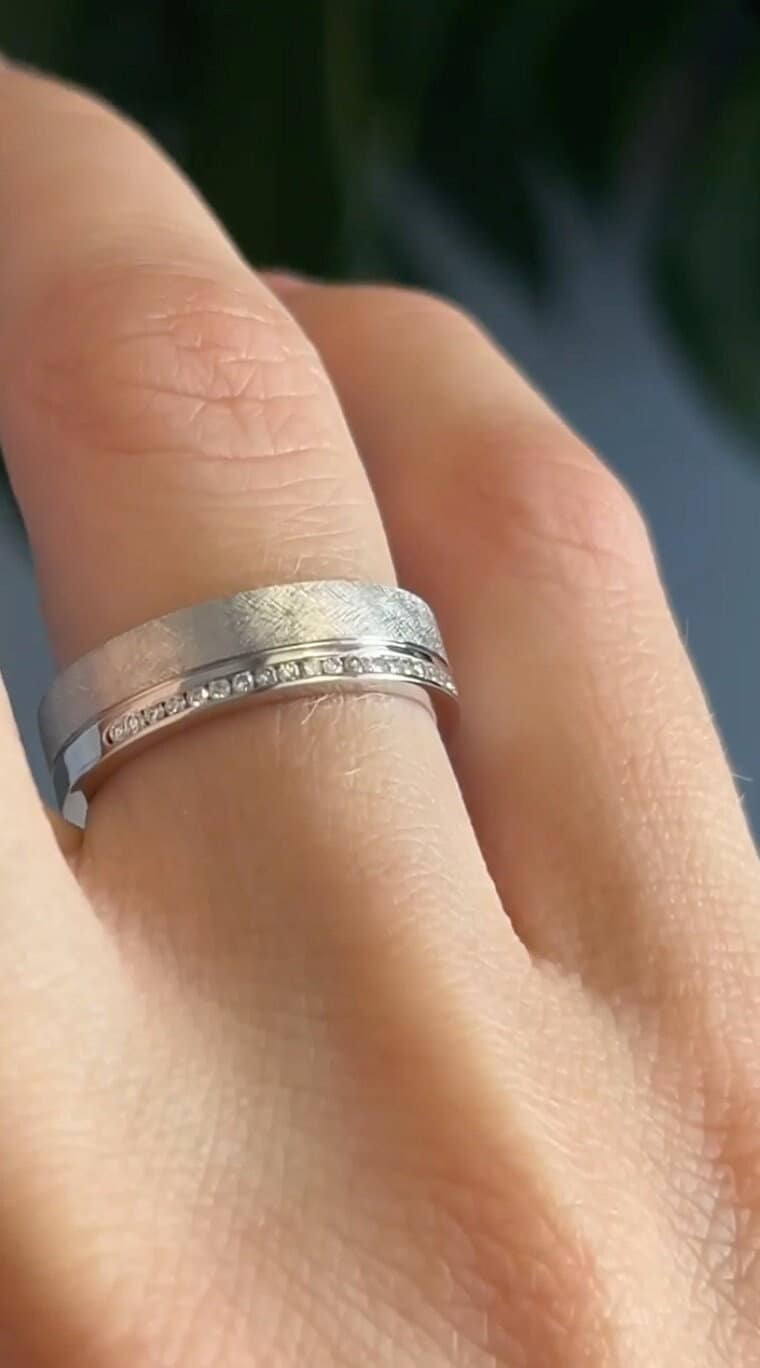 Diamant Pave Eternity Ring -Geflochtener Ehering -Frauen Zierliche Stapelring -Dünne Crossover Schichtung Band -10K 14K 18K Solid Gold von APCreationDE