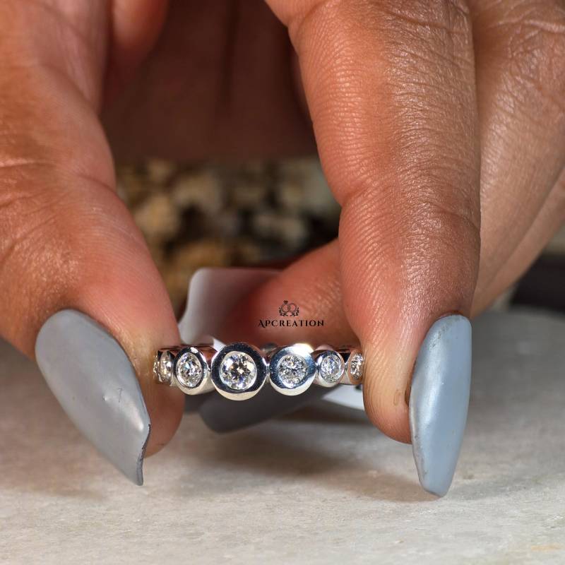 Lünette Set Rundschliff Moissanite Hoop Einzigartige Band, Multi Runde Stein Eternity Channel Jubiläumsgeschenk Für Frauen von APCreationDE