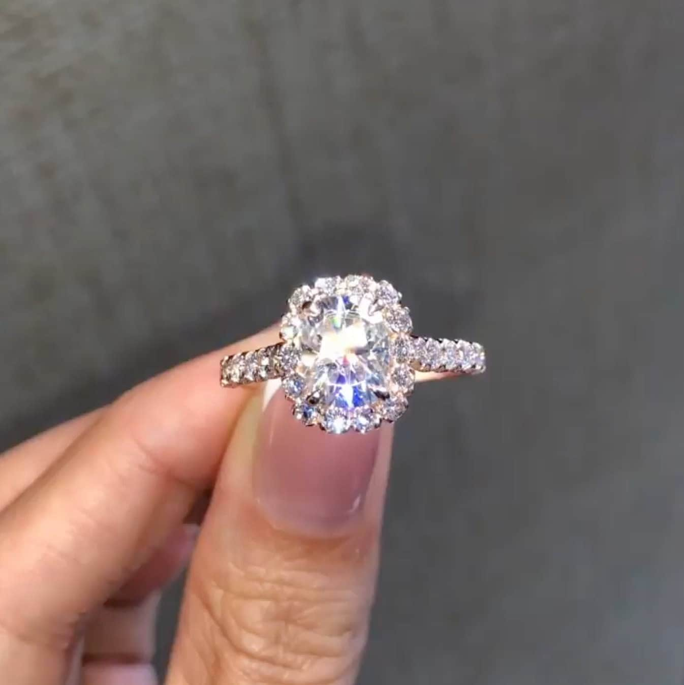 Solid Gold Längliche Kissen Geschnitten Moissanite Verlobungsring, Versprechen Ring, Geburtstagsgeschenk Jahrestag Geschenk Valentinstag Für Frau von APCreationDE