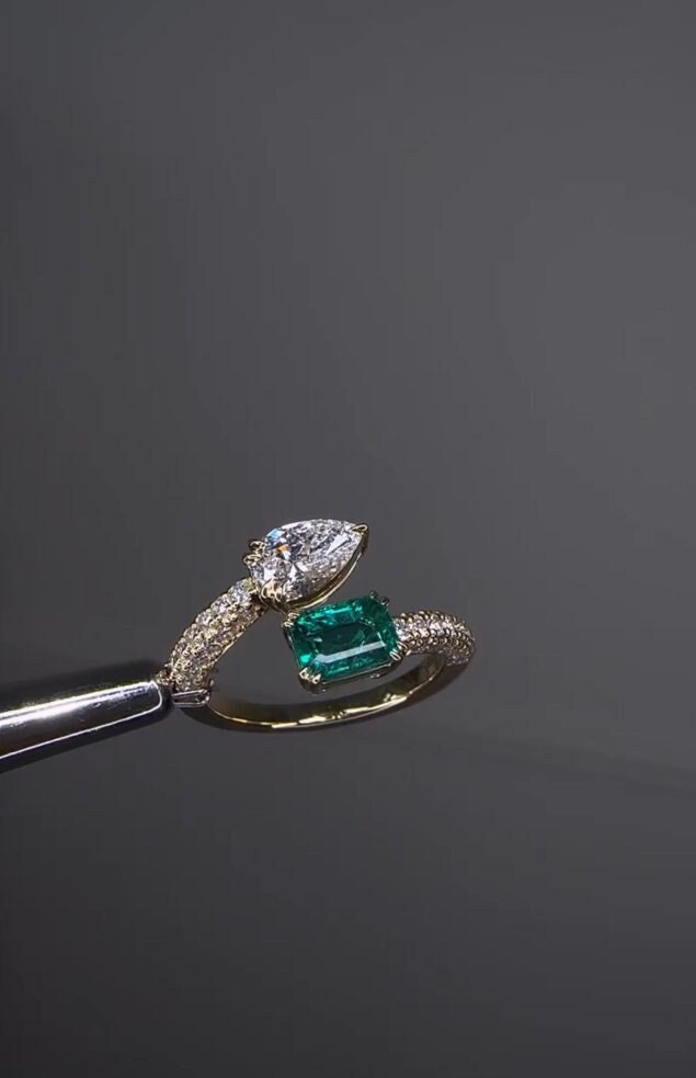 Toi Et Moi Birne Und Grün Strahlenden Schnitt Moissanite Gepflastert Ring, Massivgold Verstellbar Offener Zwei Stein Ehering, Doppelsteinring von APCreationDE