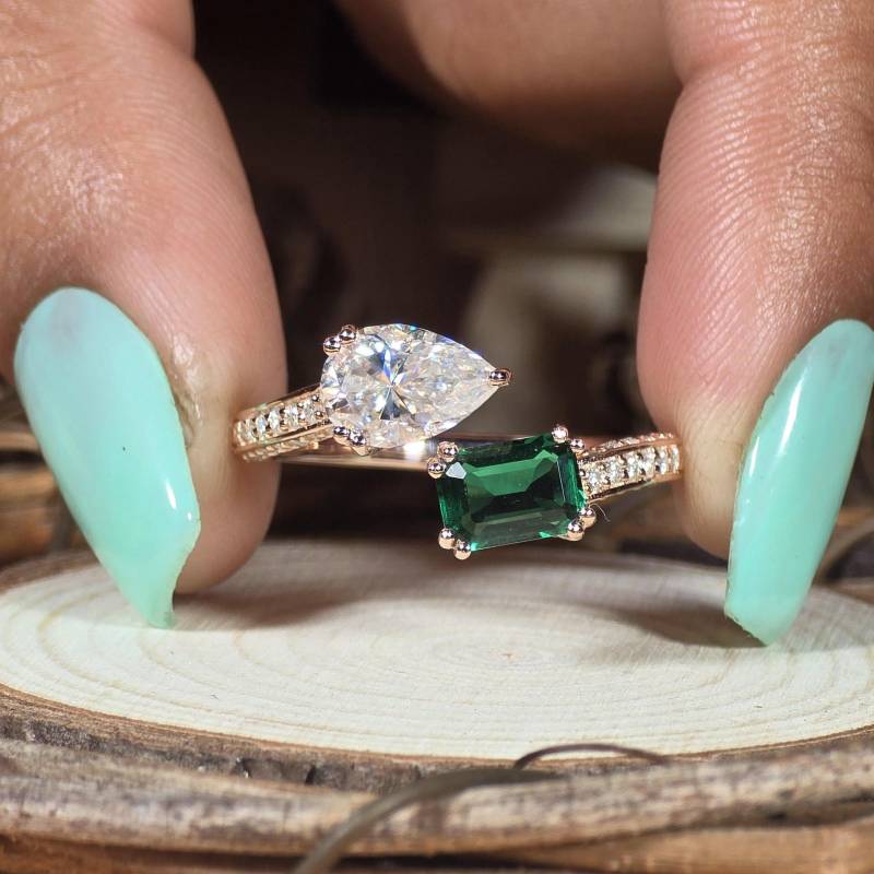 Toi Et Moi Ring, Ehering, Zwei-stein-Geschenkring, 14K Roségold, Doppelsteinring, Grüner Smaragd Und Birnen-Schnitt Du Ich Pave-Set von APCreationDE