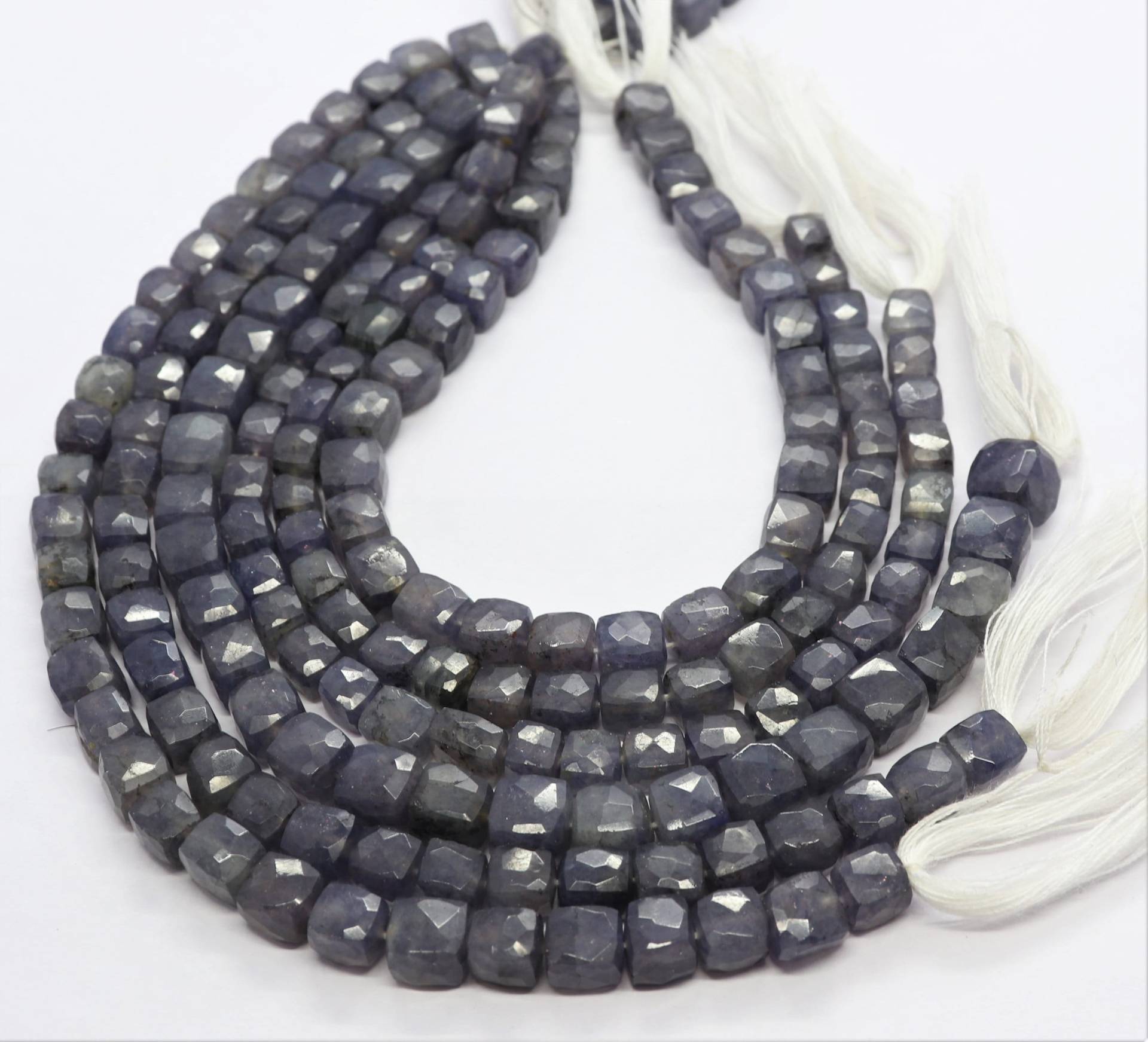 Aaa Iolith Facettierte Würfelform Perlen, Box Beads, Perlen 6-6.5 Mm 3D Würfel 9 Zoll Quadrat Form von APGEMSCOLLECTION