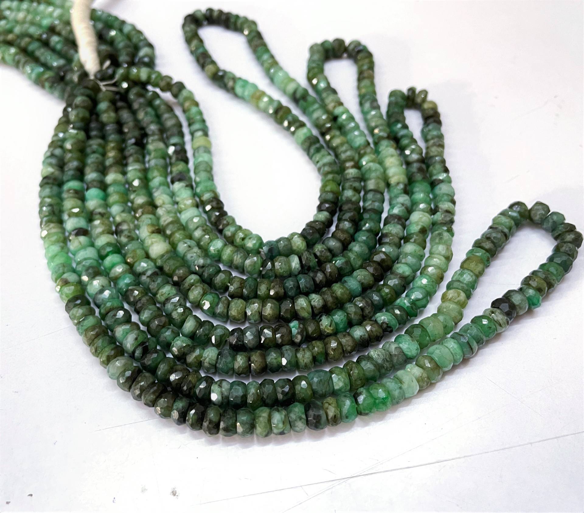 Aaa Natürliche Smaragd Facettierte Rondell Perlen, 5.5-6 Mm 16 Zoll Perlen von APGEMSCOLLECTION