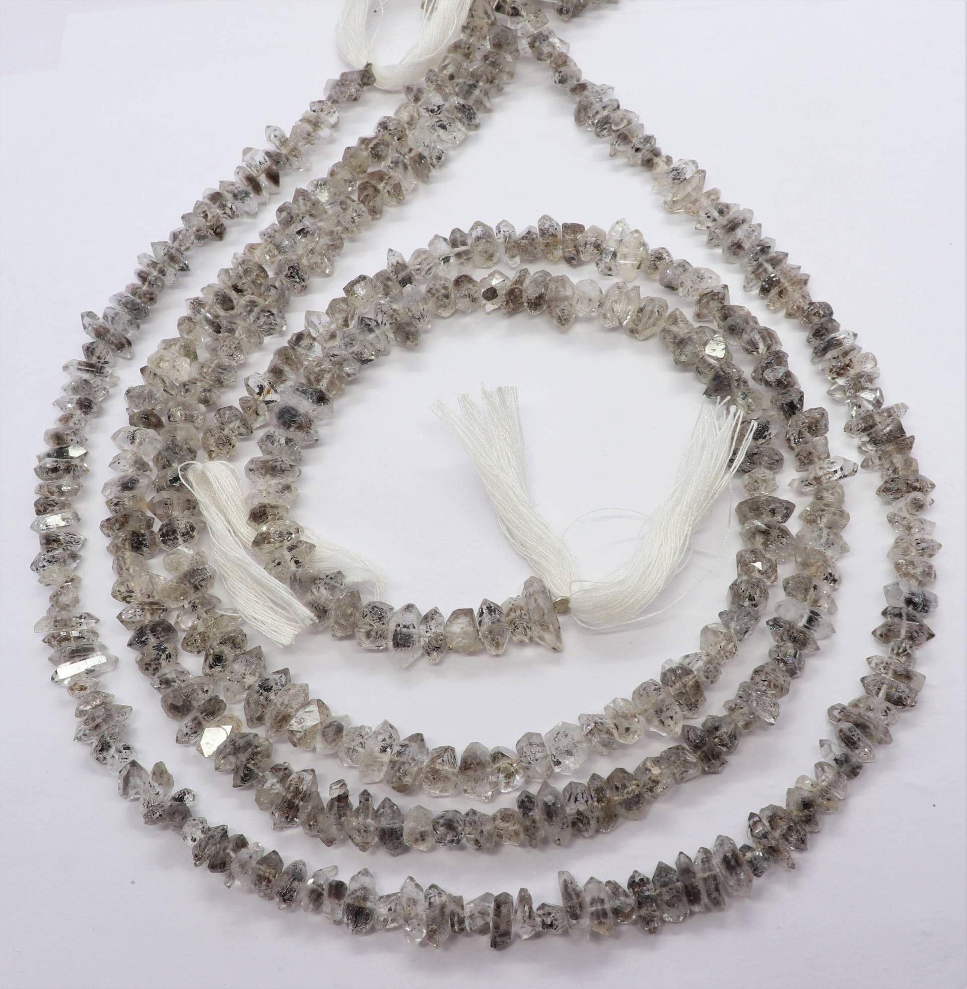 Aaa Schwarz Herkimer Diamant Quarz Nuggets, 7-8 Mm Perlen, Zentriert Gebohrt 40 cm Perlen von APGEMSCOLLECTION