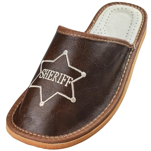APREGGIO - Herren Hausschuhe aus Leder - Rutschfeste Sohle - mit Stickerei - Freizeit & Zuhause - Sheriff - Braun - Größe 43 EU APREGGIO - Herren Hausschuhe aus Leder - Rutschfeste Sohle - mit Stickerei - Freizeit & Zuhause - Sheriff - Braun - Größe 43 EU von APREGGIO