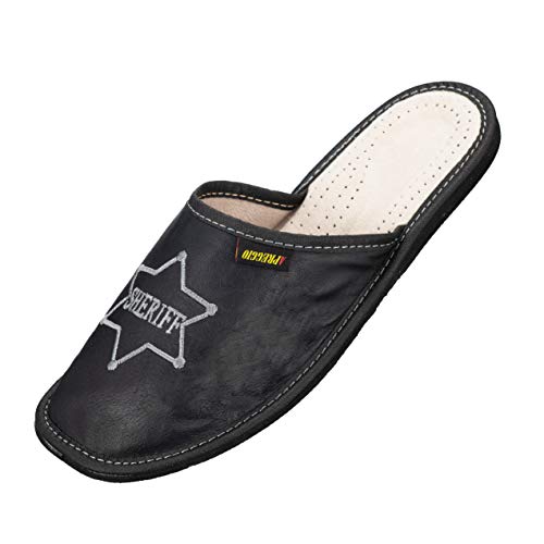 APREGGIO - Herren Hausschuhe aus Leder - Rutschfeste Sohle - mit Stickerei - Freizeit & Zuhause - Sheriff - Schwarz - Größe 42 EU APREGGIO - Herren Hausschuhe aus Leder - Rutschfeste Sohle - mit Stickerei - Freizeit & Zuhause - Sheriff - Schwarz - Größe 42 EU von APREGGIO