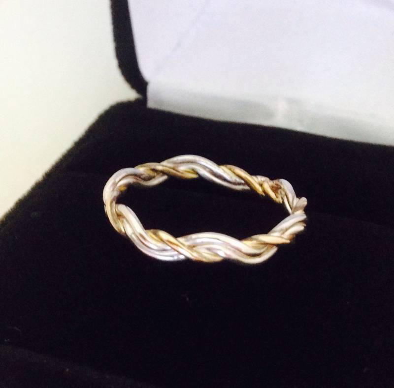 18K Gold Und Sterling Silber Handgefertigter Geflochtener Ring Mit Kostenlosem Versand von APSGoldsmith