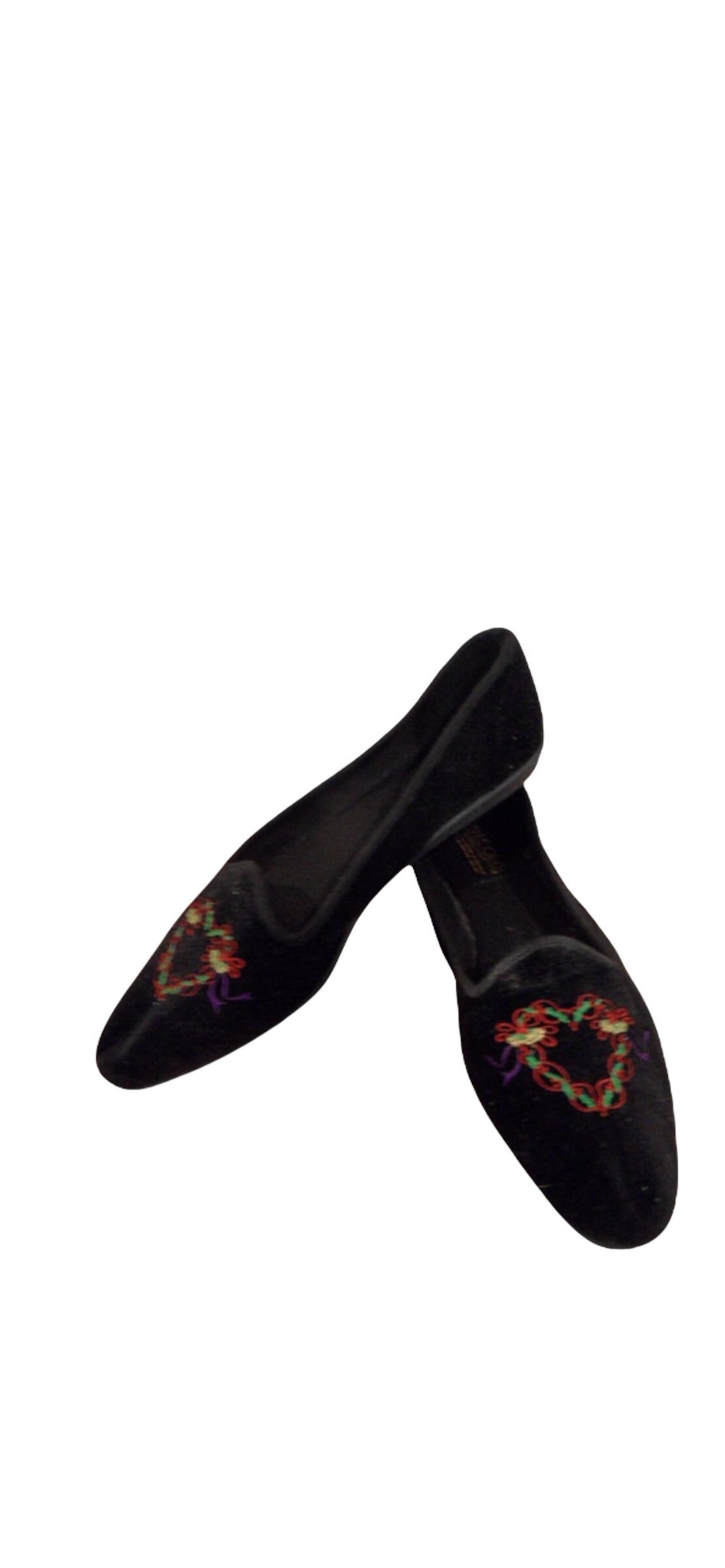 Sale Atemberaubende Circa 1980S Deadstock Ungetragen Glamouröse Schwarze Wildleder Wie Ballerinas Mit Gesticktem Herz Größe 7 1/2 von APaintedLadyVintage