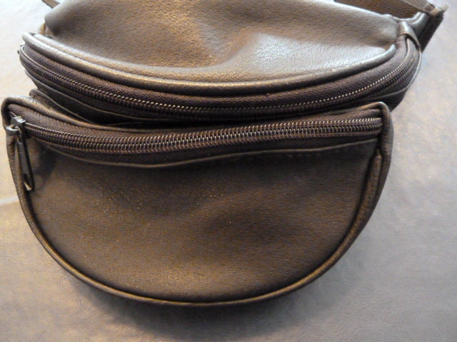 Sale Die Coolste Bauchtasche Der Welt Circa 1980 Gürteltasche Aus Schwarzem Leder Mit Mehreren Fächern von APaintedLadyVintage