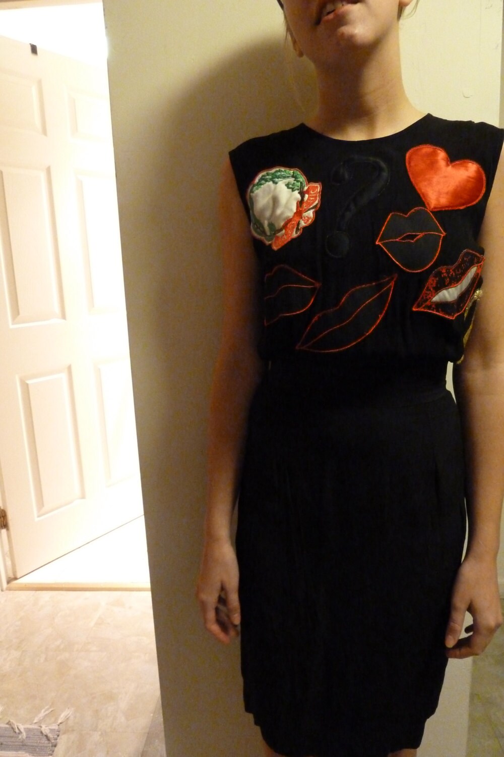 Sale Reduzierte Atemberaubende Seltene Moschino Günstige Und Schick Dekoriert Patchwork Offenen Knopf Zurück Bleistift Kleid Us Größe 4 von APaintedLadyVintage