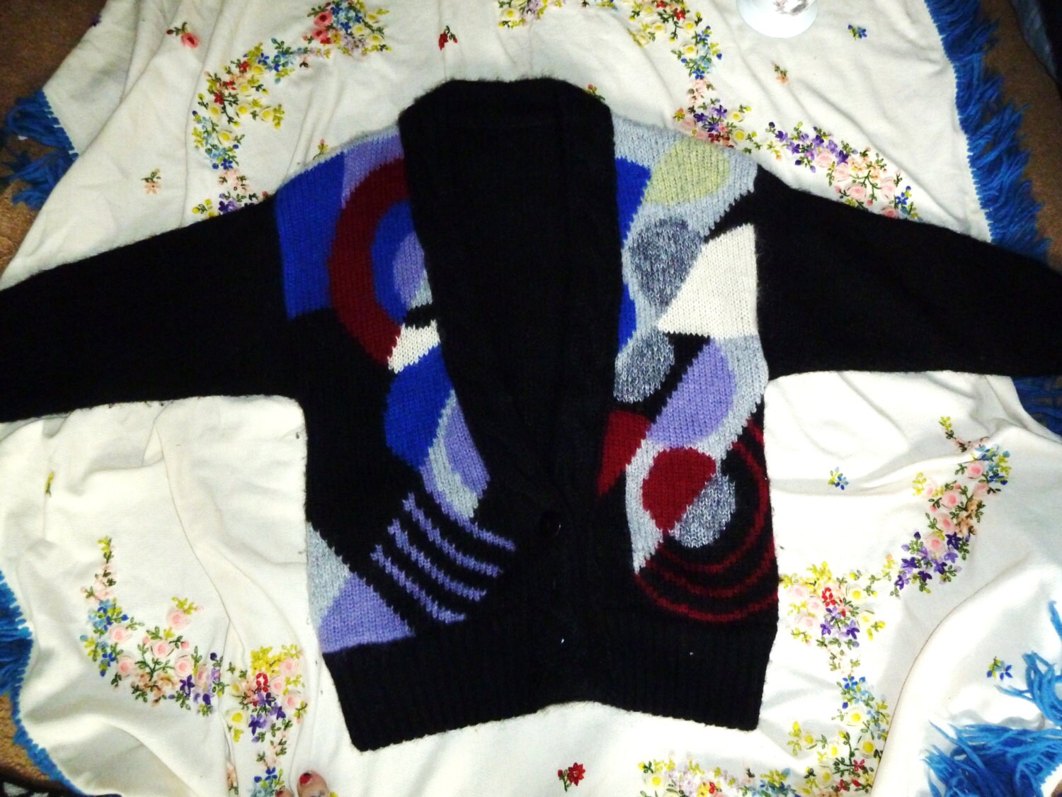 Schöne Abstrakte 1980Er Jahre Retro Pullover, Wollmischung Schwarz Und Farbenreich von APaintedLadyVintage