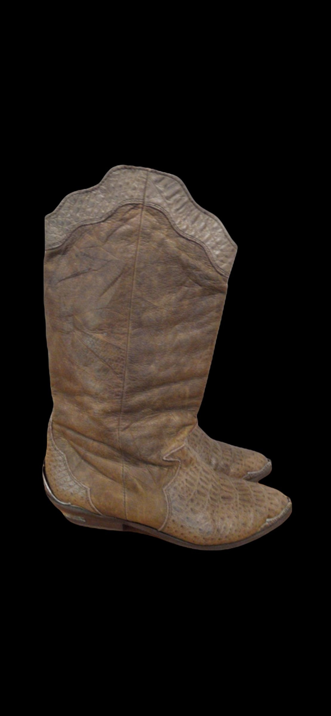 Um 1980 Sternzeichen Olivbraun Ton Geprägte Leder Slouchy Western Cowboy Boots Mit Metalldetails Durch Größe 6 von APaintedLadyVintage