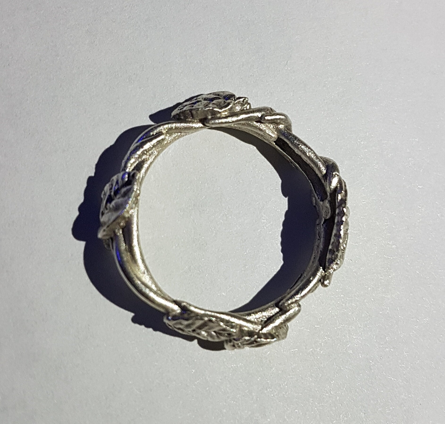 Einzigartige Handgefertigte Feine Silberring Mit Blatt-Detail von APocketFullOfFrogs