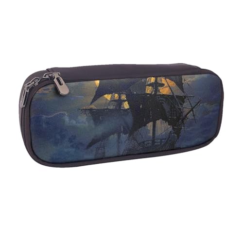 AQRJLPO Federmäppchen mit Piraten-Segelboot-Aufdruck, Leder-Federmäppchen, niedliches Stifteetui, Reise-Make-up-Tasche, Schreibwaren-Geschenk für Studenten, Mädchen, Jungen, Frauen, Schwarz AQRJLPO Federmäppchen mit Piraten-Segelboot-Aufdruck, Leder-Federmäppchen, niedliches Stifteetui, Reise-Make-up-Tasche, Schreibwaren-Geschenk für Studenten, Mädchen, Jungen, Frauen, Schwarz von AQRJLPO