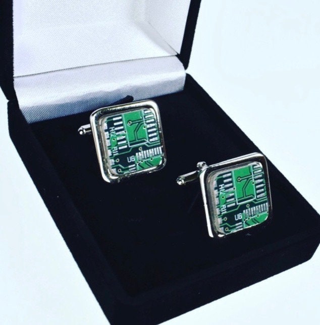 Platine Manschettenknöpfe Grün Geschenke Vatertag Geek Hochzeit Trauzeuge Geschenk Tech Accessoires Nerd Wichtelgeschenk von AQuarterPastEight