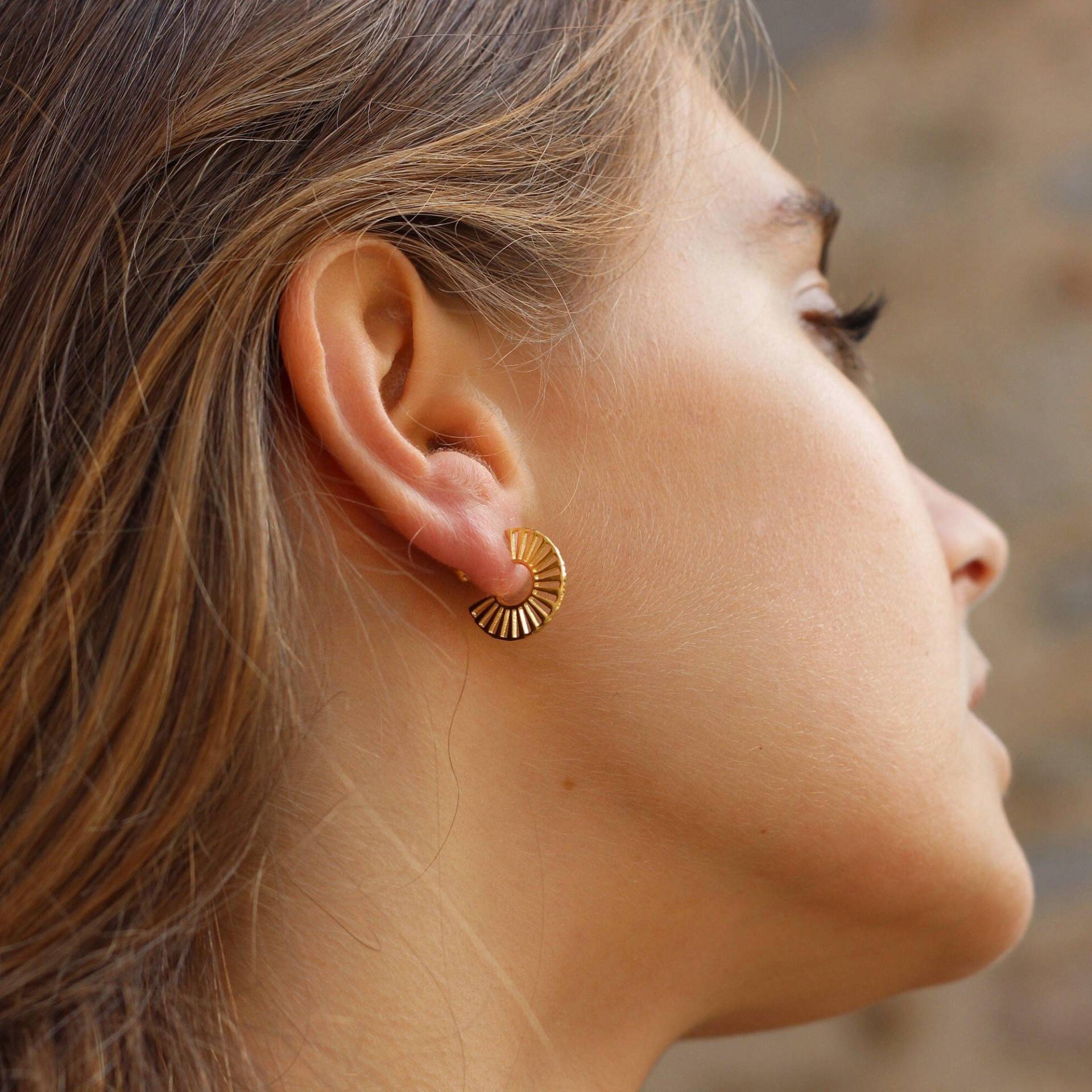 18 Mm Breite Creolen Mit Windmühle, Riesenrad Und Streifendesign Aus 925Er Sterlingsilber 24 Karat Goldbeschichtung von ARANJEWELS