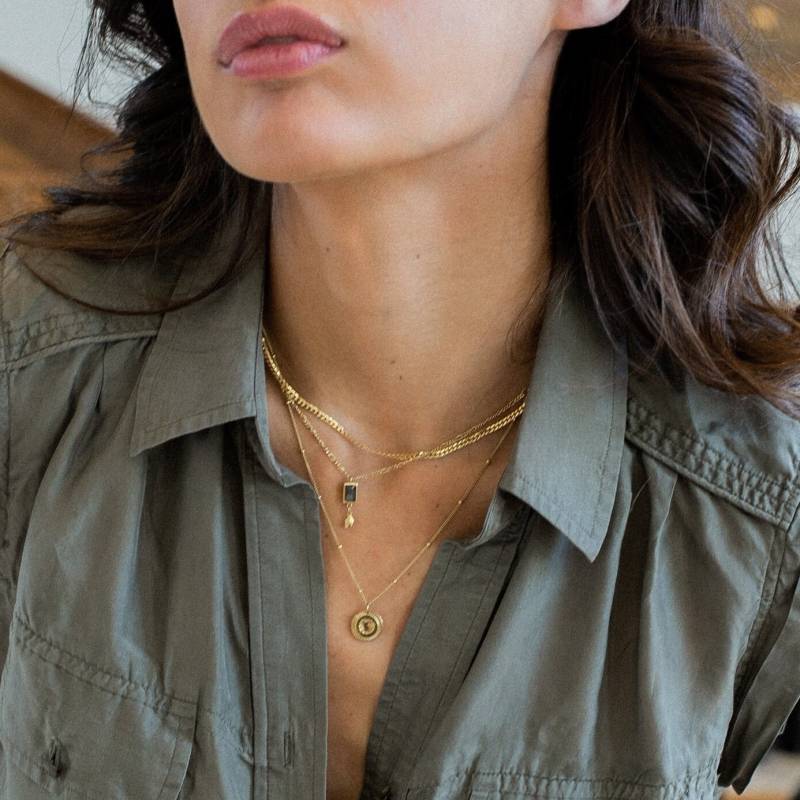 Doppelte Halskette Mit Kleiner Medaille Sonnengravur Und Labradorit-Steinanhänger Aus Sterlingsilber Vergoldetem Silber von ARANJEWELS