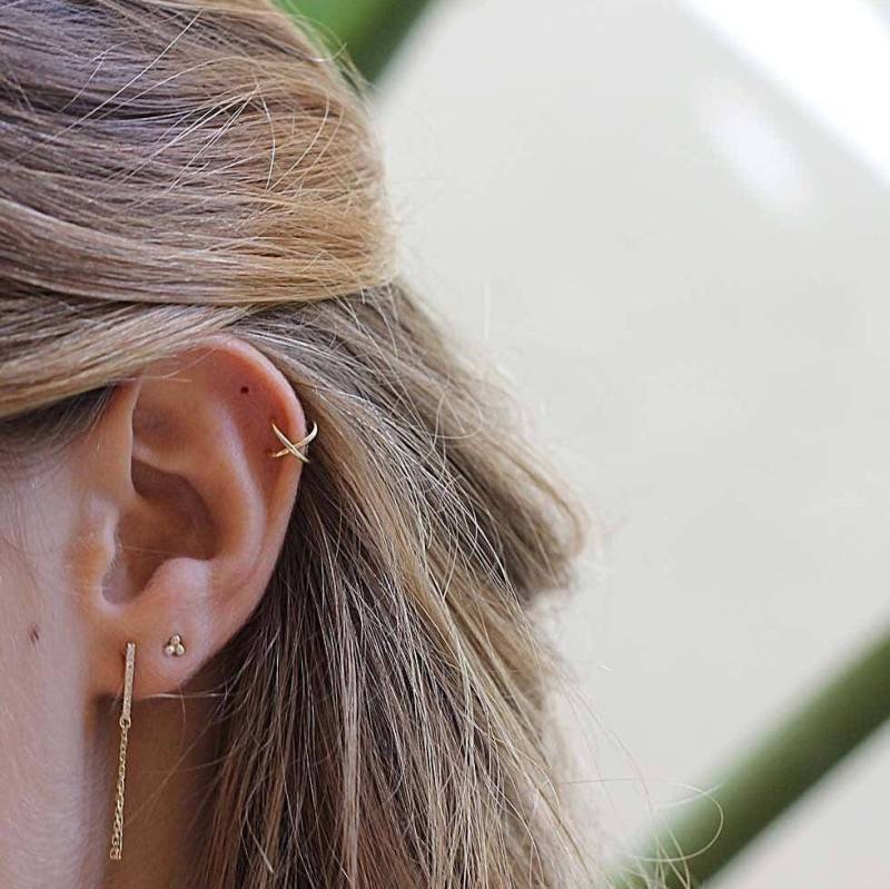 Knorpelohrring Mit X-Förmigem Design, Typ Ear Cuff, Ideal, Um Ihrem Stil Einen Punkigeren Touch Zu Verleihen von ARANJEWELS