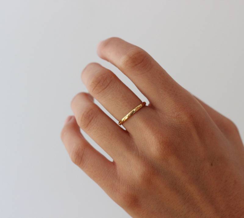 Ring Aus Sterlingsilber Und 24 Karat Vergoldetem Silber Mit Geprägtem Punktband, Punktring - Letzte Einheiten von ARANJEWELS