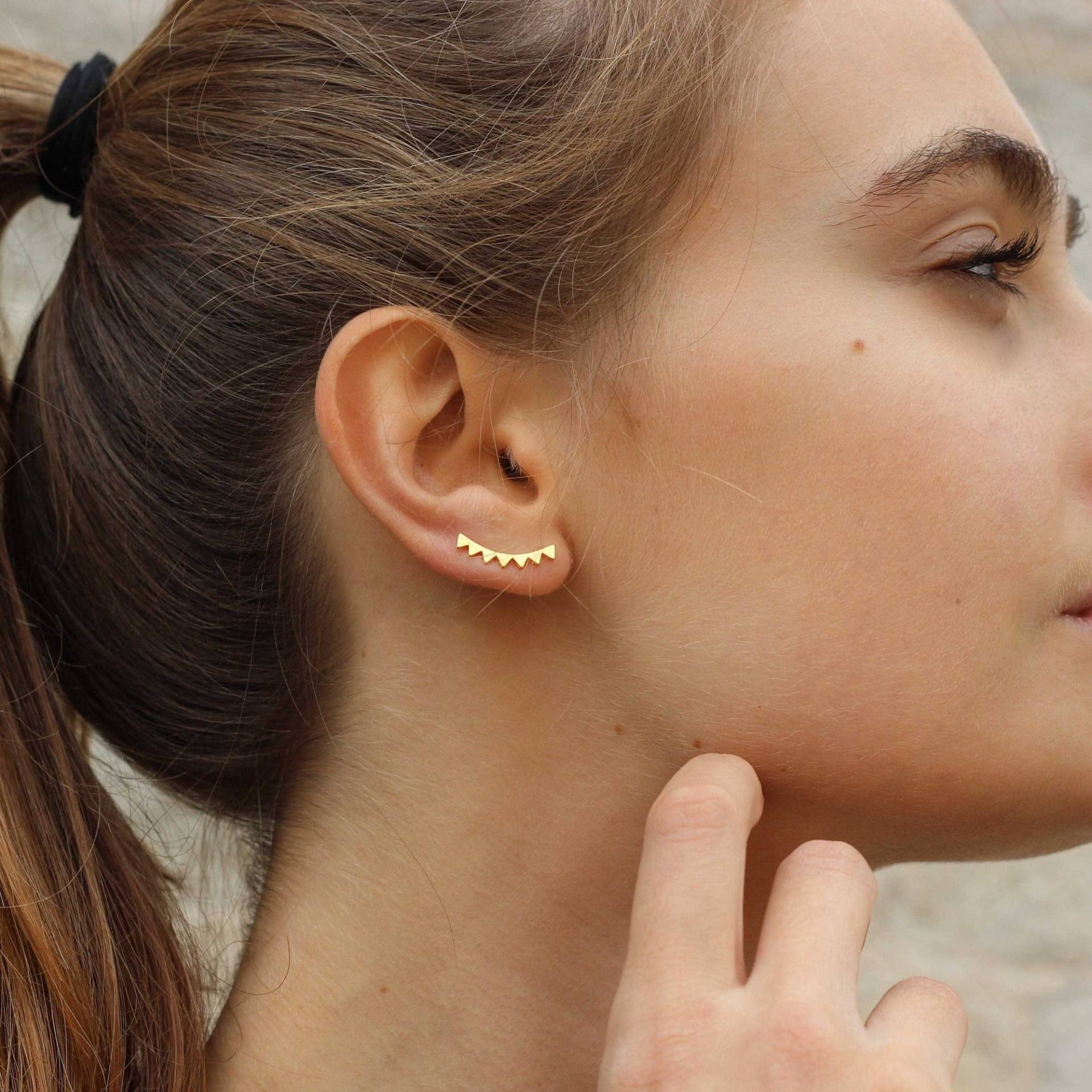 Sehr Leichte Kletterohrringe in Dreiecksform Aus 925Er Sterlingsilber Und 24 Karat Vergoldetem Silber von ARANJEWELS