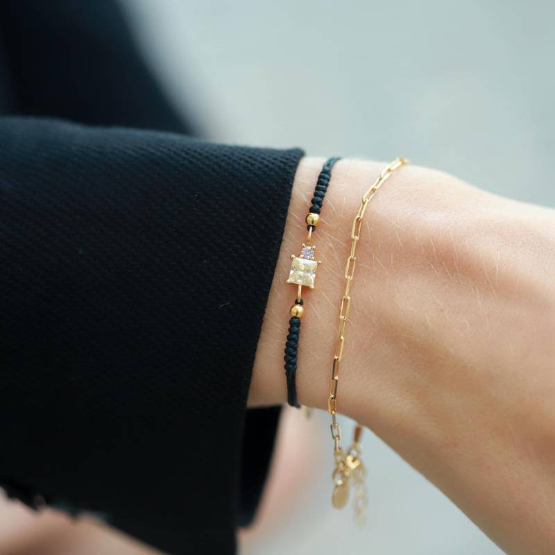 Verstellbares Makramee-Armband Mit Lavanada-Farbenen Zirkonsteinen Aus Sterlingsilber Und Vergoldet von ARANJEWELS