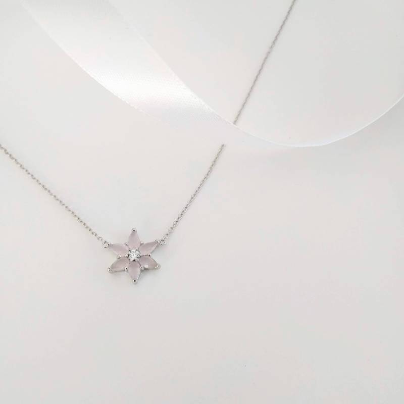 Wunderschöne Blumenhalskette Mit Rosa Und Weißen Zirkonen Aus Sterlingsilber von ARANJEWELS