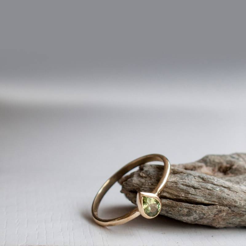 Grün Peridot Gold Ring Pear Cut Natürlicher Edelstein August Geburtsstein von ARDONN