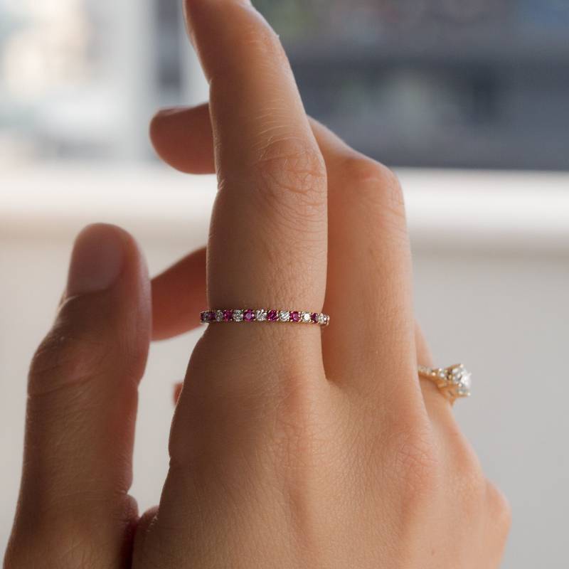 Rubin Und Weißer Saphir Eternity Ring Sterling Silber Im Wechsel von ARDONN