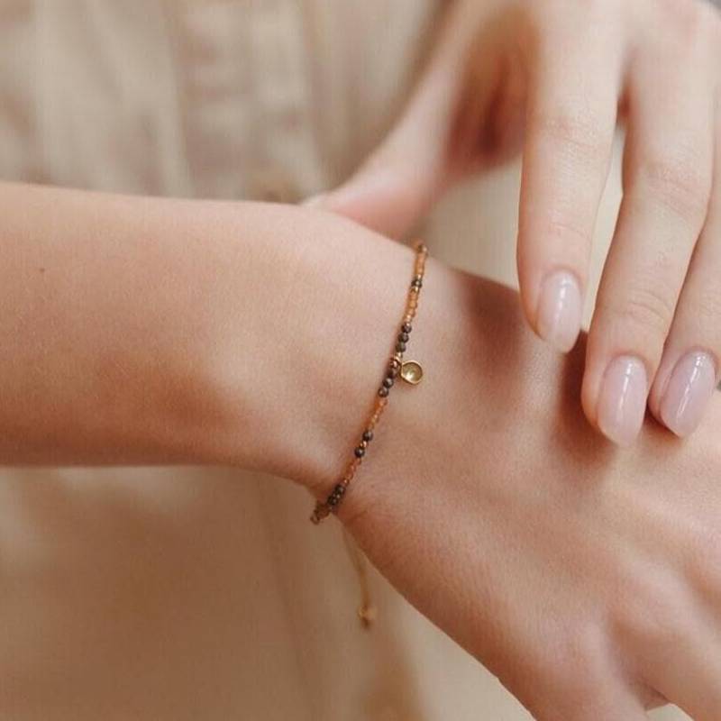 Granat Perlen Armband Kleine Edelstein Peridot Anhänger Boho Grüner Kristall Schmuck, Herbst Geschenk von ARENNAjewels