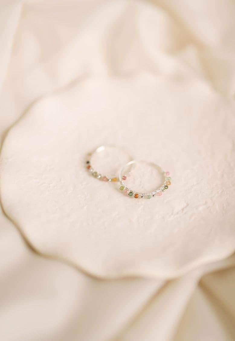 Wassermelone Turmalin Huggie Creolen Zierliche Oktober Geburtsstein Ohrringe Sterling Silber Schmuck Für Jeden Tag von ARENNAjewels