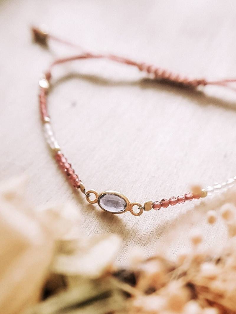 Iolith Armband Granat Und Mondstein Perlen Heilender Kristallschmuck Boho Style Jewelry von ARENNAjewels