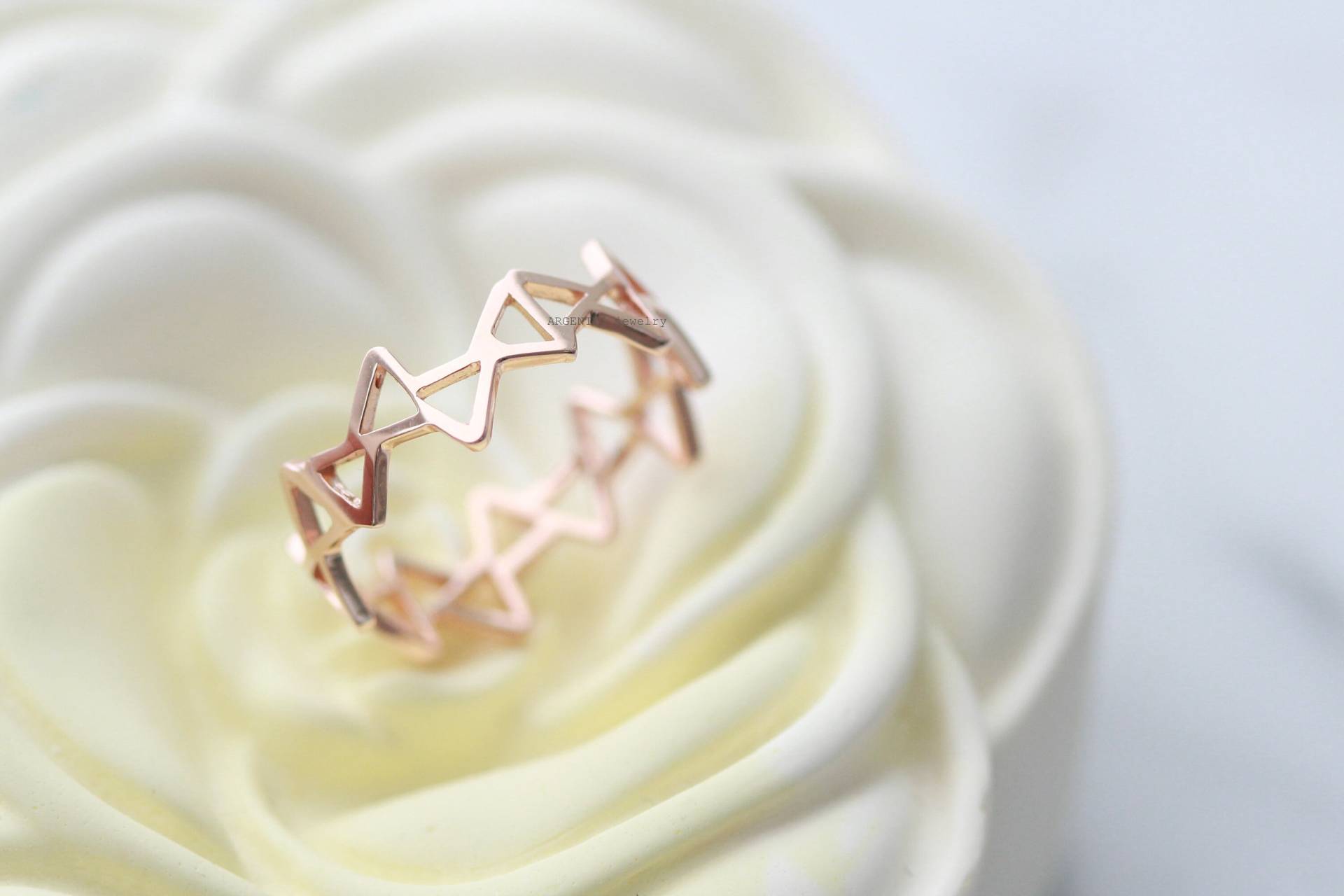 14K Gold Offene Dreieck Ring, Stapeln, Seil Skinny Ring in 14K Gold, Einfache Goldband, Top Fingerring, Versprechen von ARGENTTI