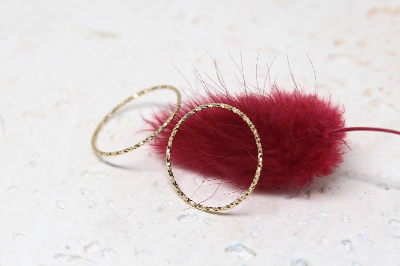 C Schneiden Texture Single 14K Gold Stacking Ring, Dünner Massiver Goldring, Ring in Gold, Einfache Goldband von ARGENTTI