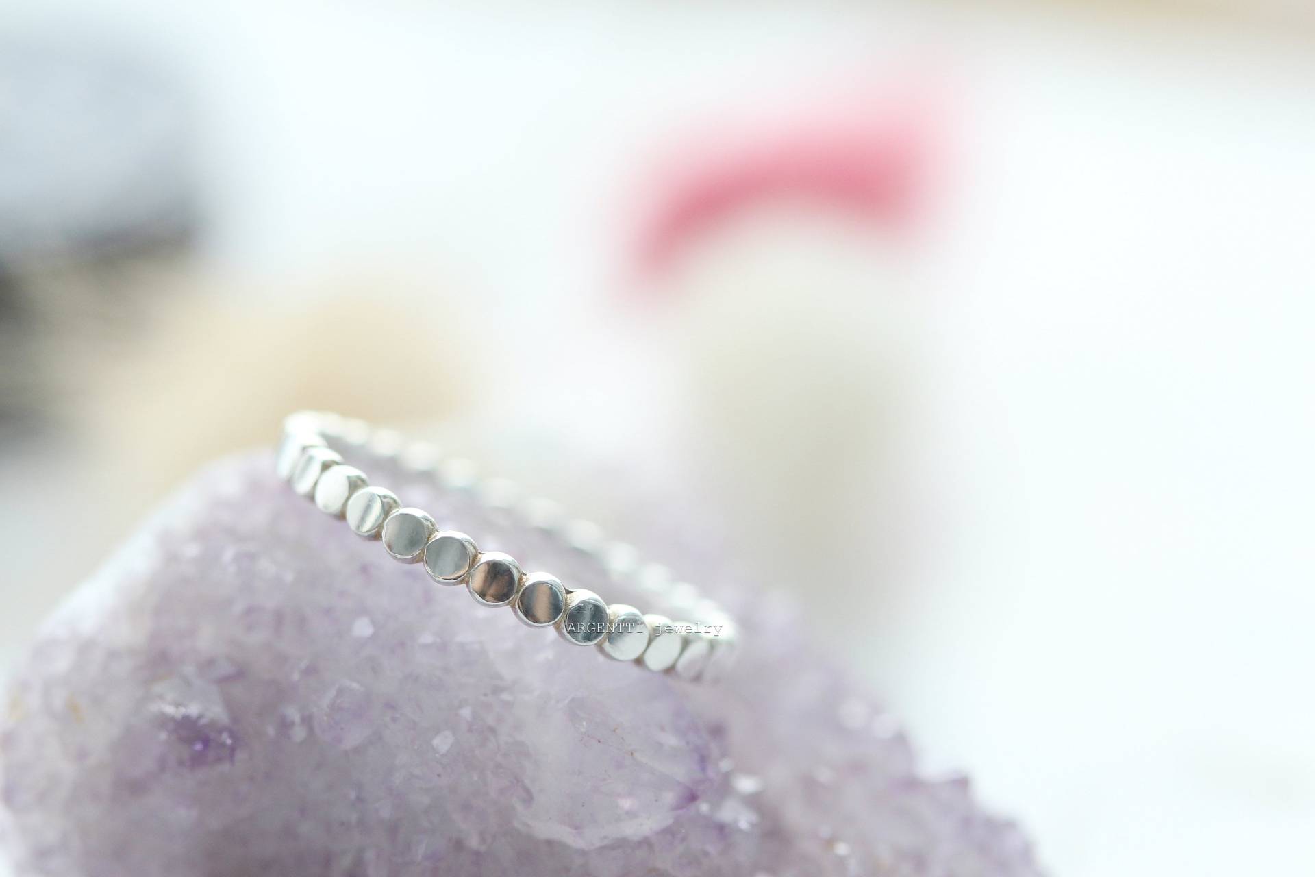 Feiner Silber Kreis Bandring, 925 Sterling Dünner Ring Texture Stacking Ring, Skinny in Silber, Simple Silver Band von ARGENTTI