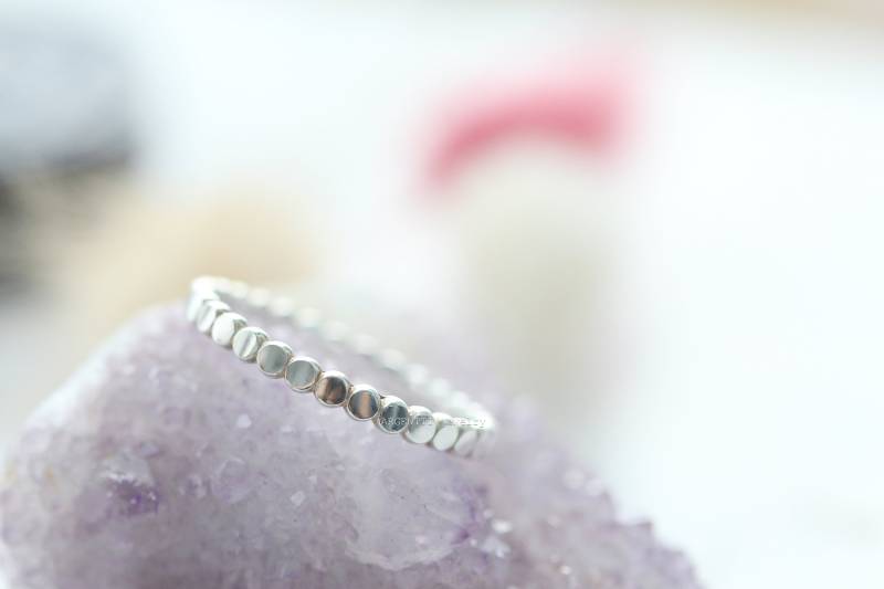 Feiner Silber Kreis Bandring, 925 Sterling Dünner Ring Texture Stacking Ring, Skinny in Silber, Simple Silver Band von ARGENTTI