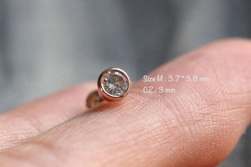 Größe M/18Gauge - Feines 14K Gold Labret Piercing, Feine Ohrringe Zum Schraubverschluss von ARGENTTI