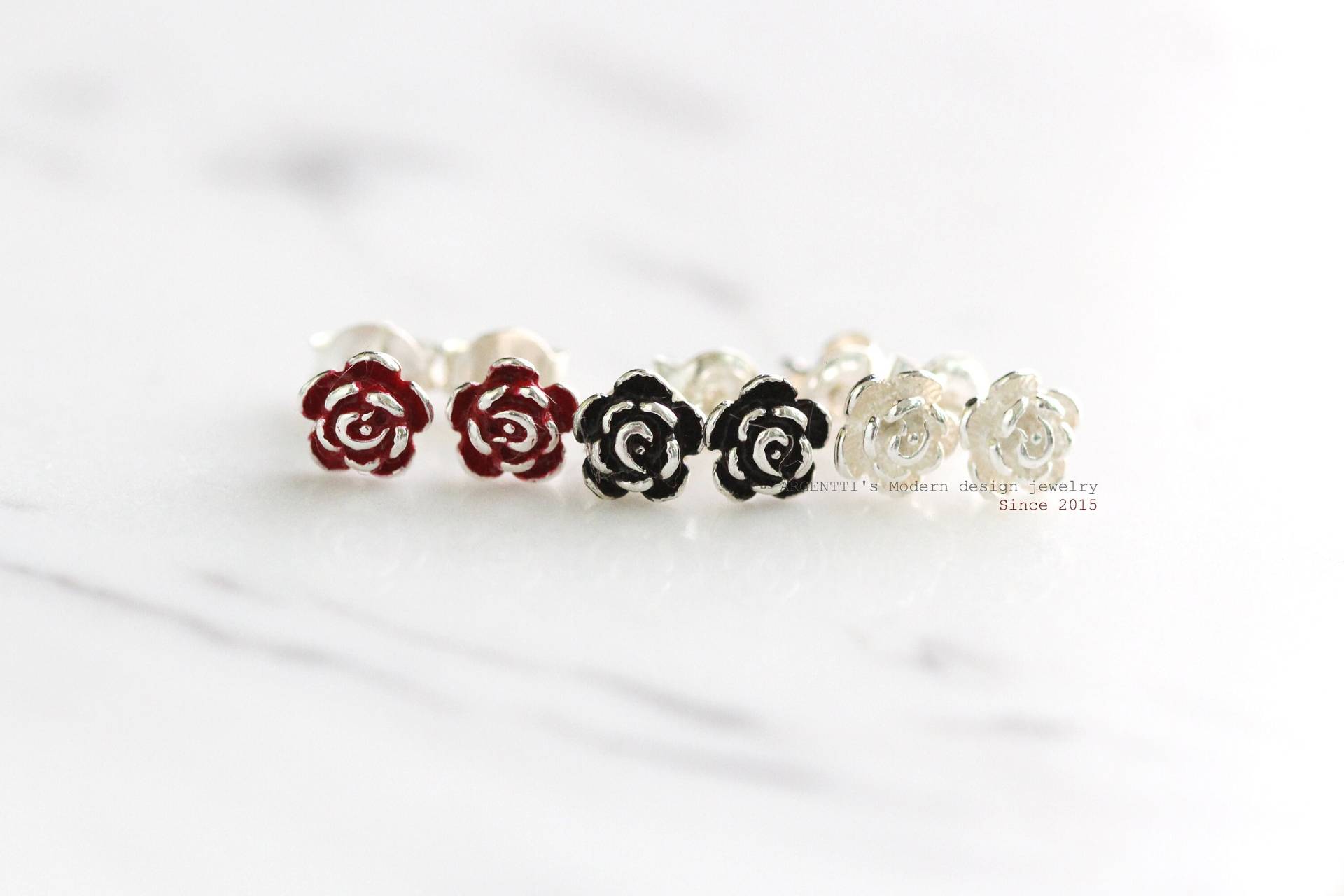 Mittelgroße Rose - Silberohrringe in Den Farben Weiß, Rot Und Schwarz. Blumen-Ohrstecker von ARGENTTI