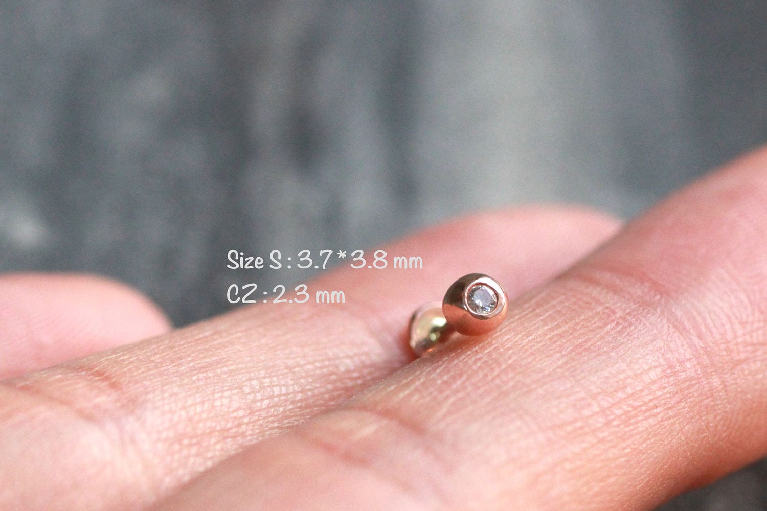 Size S/18Gauge - Zierliches 14K Gold Labret Piercing Größe , Zarte Ohrringe Zum Schraubverschluss von ARGENTTI