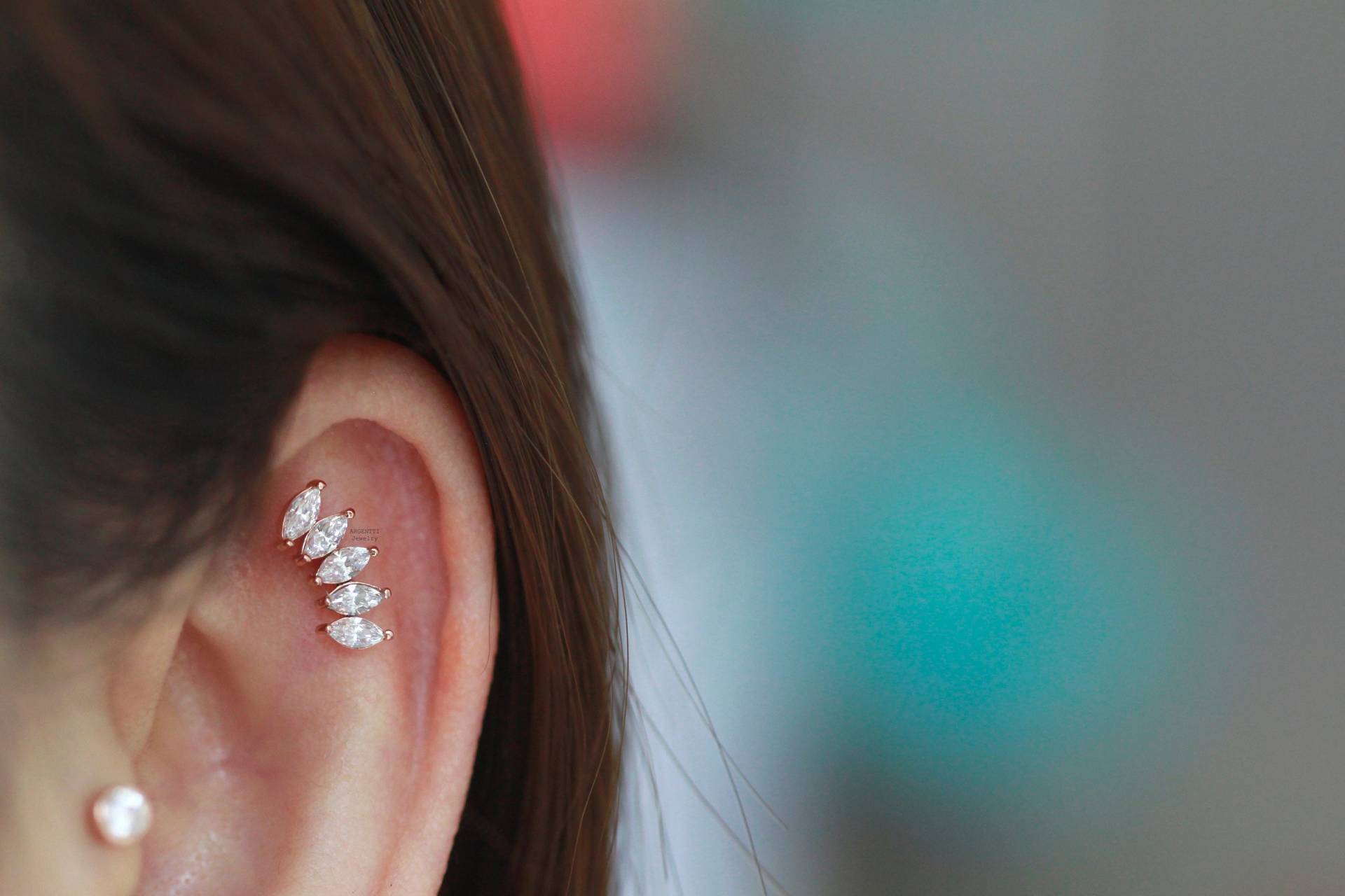 Zarte 14K Gold Marquise Kristall Hochzeit Piercing, Tiara Ohrring, Knorpelohrring, Hypoallergen, Rose Schraubenmutter von ARGENTTI