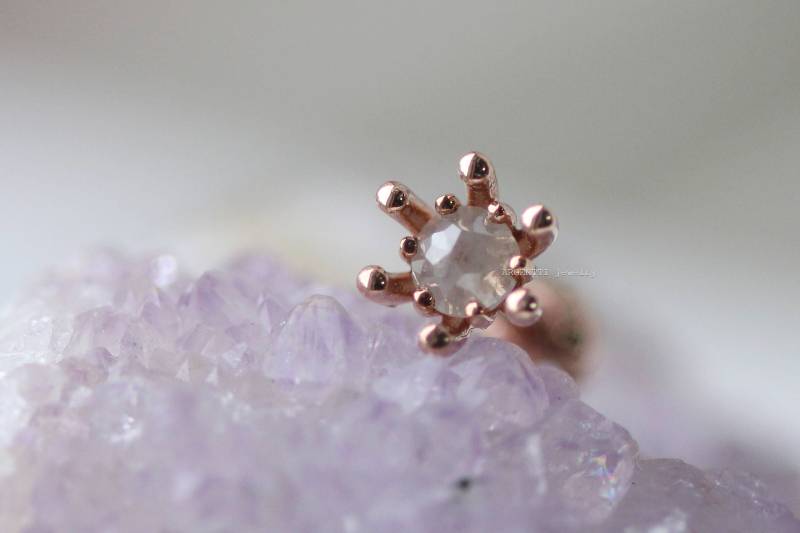 Zarte 14K Solid Gold Natürliche Rohdiamant, 0.1Ct Ohrring, Runde Gold Piercing, Hypoallergene Ohrringe, Hochzeitsschmuck, Helix Gauge von ARGENTTI