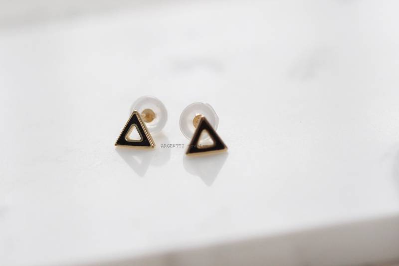 Zarte 14K Solid Gold Schwarzes Offenes Dreieck, Geschenk Für Sie, Mama, Hypoallergene Ohrringe, Kleine Goldohrring von ARGENTTI
