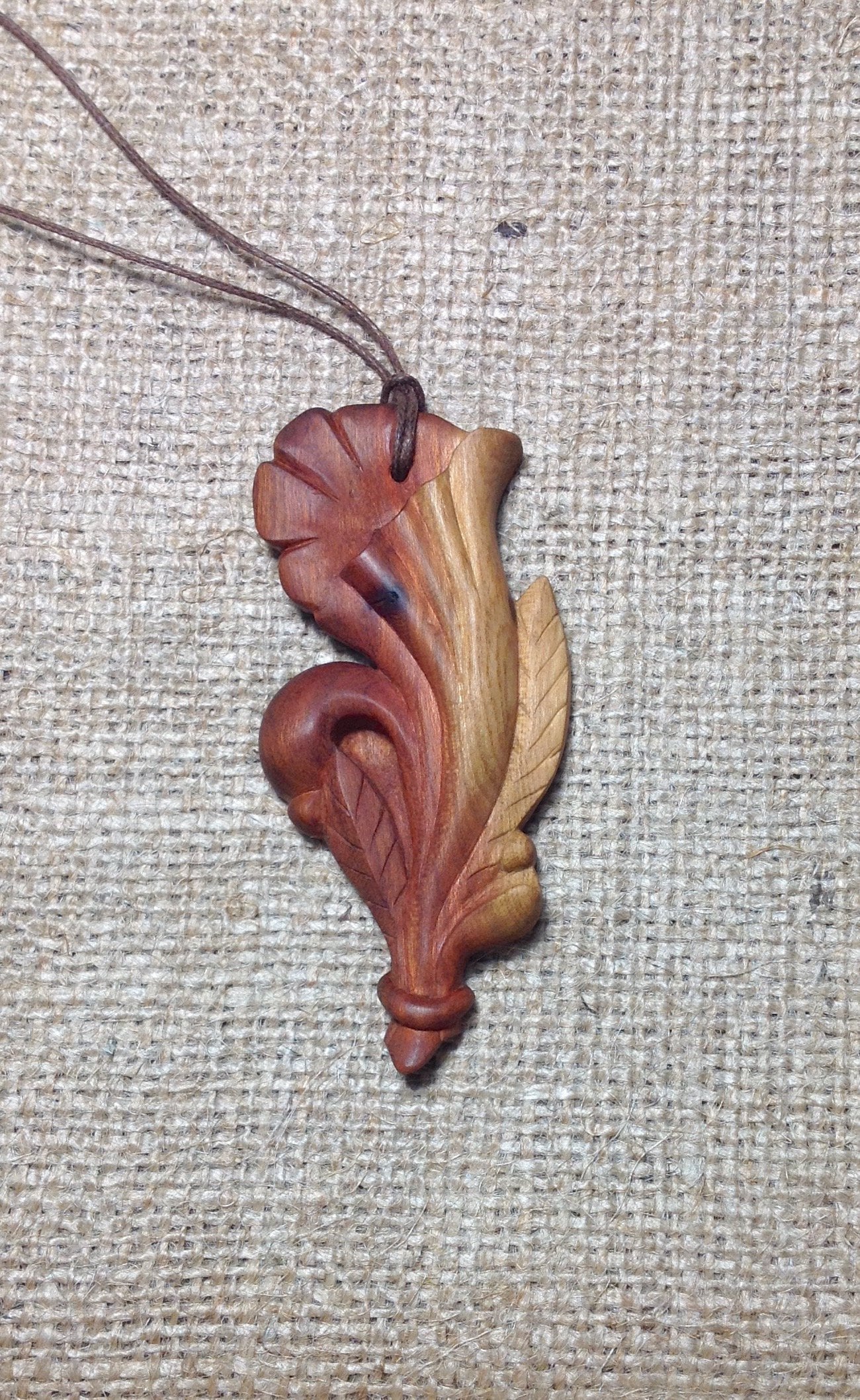 Holz Anhänger, Ukraine Holzschnitzerei, Woobschnitzerei, Anhänger Geschnitzt, Holz Anhänger-Blumenstrauß, Holzschmuck von ARHIDEUS