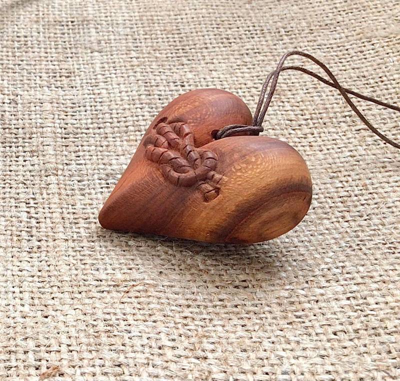 Holzschmuck, Anhänger Eines Herzens, Holz Anhänger, Unikat Holz Anhänger, Ukraine Holzschnitzerei, Handgemachte Holzschnitzerei Holzschmuck, Anhänger Eines Herzens, Holz Anhänger, Unikat Holz Anhänger, Ukraine Holzschnitzerei, Handgemachte Holzschnitzerei von ARHIDEUS