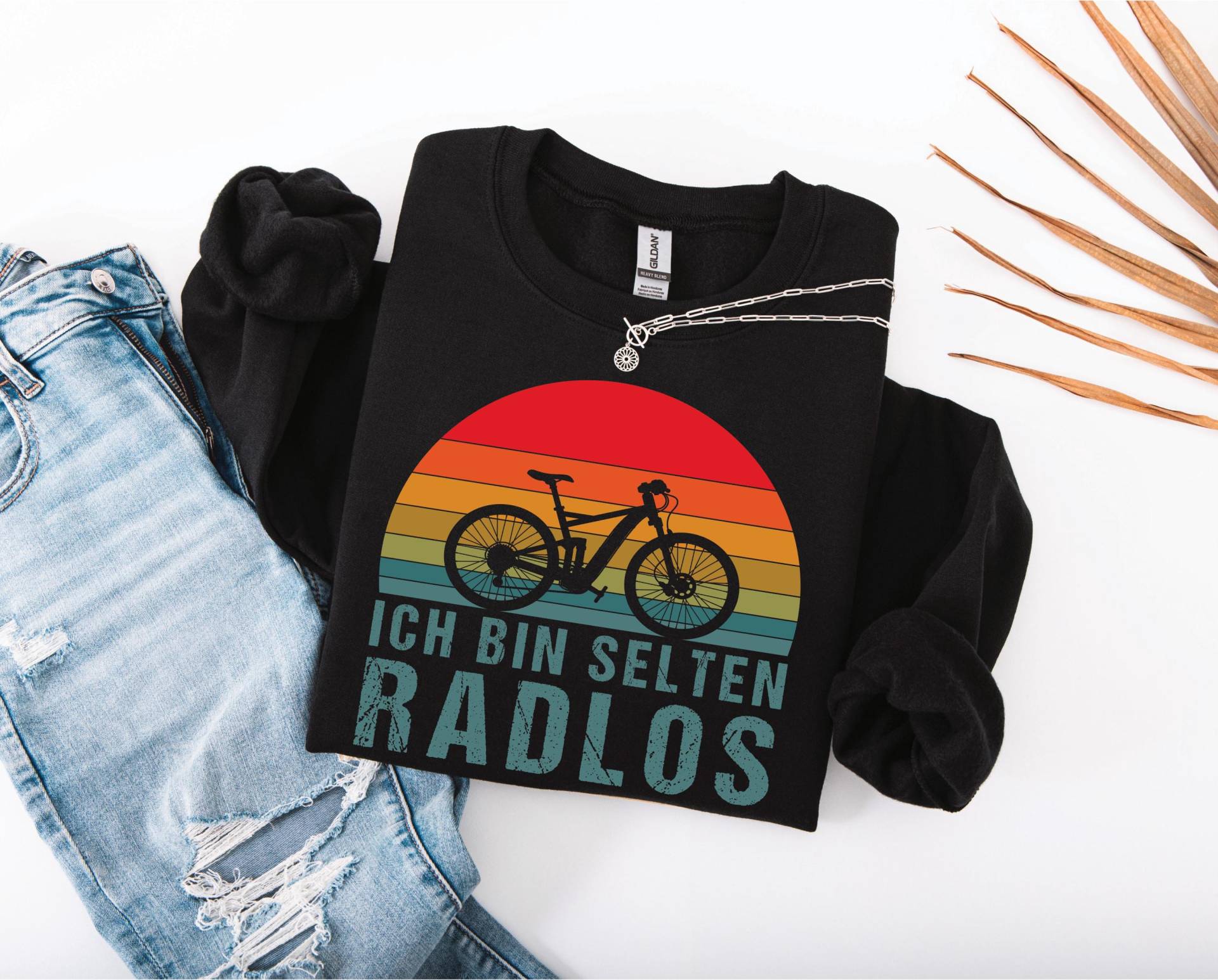 Fahrrad Sweatshirt „Ich Bin Selten Radlos" - Retro Mtb/E-Bike Pullover Unisex | Radsport Spruch Shirt Herren Damen Geschenk Für Radfahrer Fahrrad Sweatshirt „Ich Bin Selten Radlos" - Retro Mtb/E-Bike Pullover Unisex | Radsport Spruch Shirt Herren Damen Geschenk Für Radfahrer von ARIANDeutschland