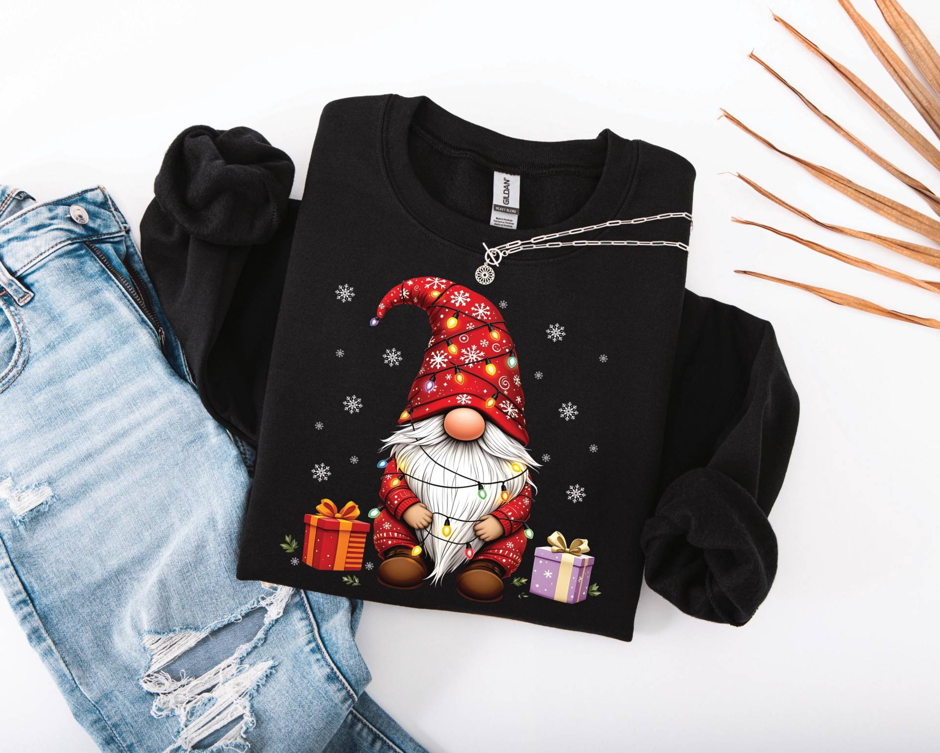 Weihnachtswichtel Sweatshirt - Kuscheliger Unisex Pullover Mit Gnome, Geschenken & Schneeflocken | Winter Xmas Shirt, Geschenkidee von ARIANDeutschland