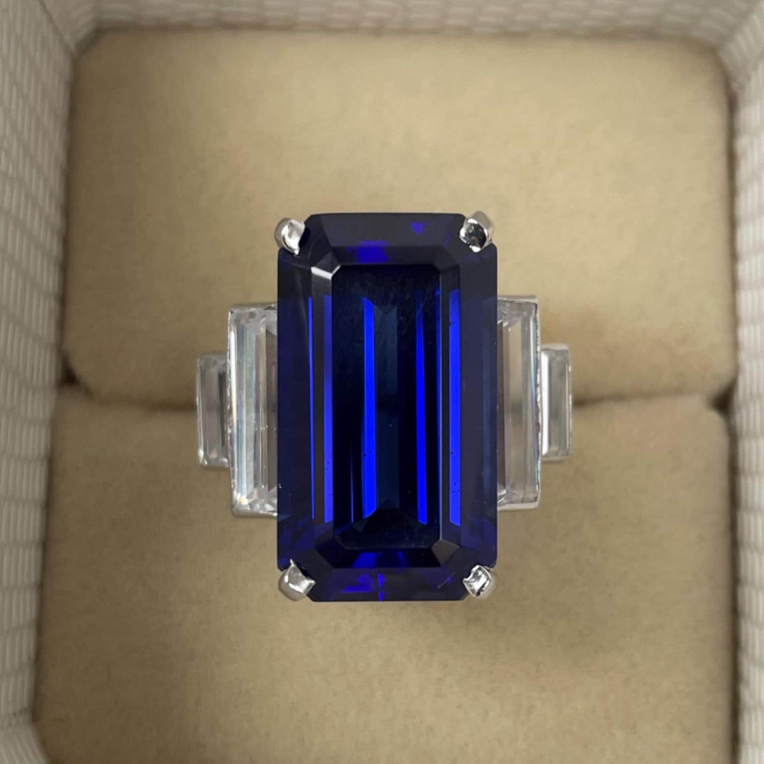 Länglicher Royal Blue Saphir Ring, Verlobungsring Mit Blauem Saphir, 925 Kornblumen Blauer Ring Drei Steinen, Ehering Für Sie Länglicher Royal Blue Saphir Ring, Verlobungsring Mit Blauem Saphir, 925 Kornblumen Blauer Ring Drei Steinen, Ehering Für Sie von ARJewelsbyAR